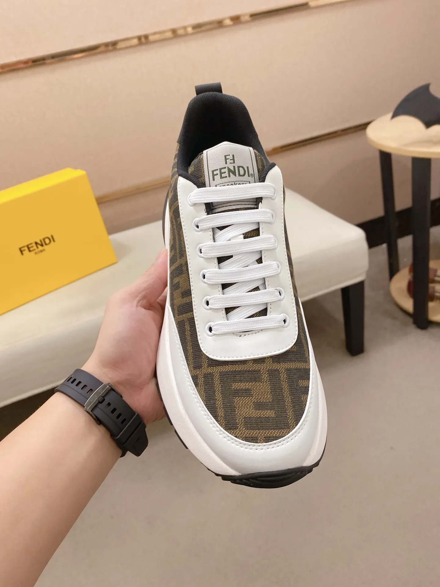 Factory price 442💰 (fendi) New high-top 👊🏻 upper 🇮🇹 imported cowhide fabric 🇩🇪 imported breathable mesh lining. The original outsole is molded to highlight the identity of every man, and the upper foot is elegant and stable🚶🏻🚶🏻The high-end custom counters reproduce the original version📯No matter the wind or rain, the shoe last remains unchanged and can withstand the verification of time🔍️,🔵 Size: 38-44